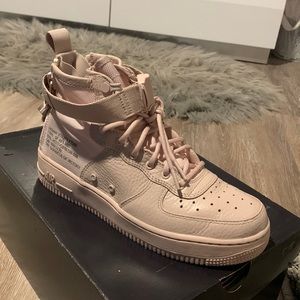 Nike SF AF1 MID